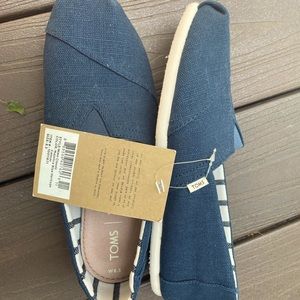 Toms shoes NWT